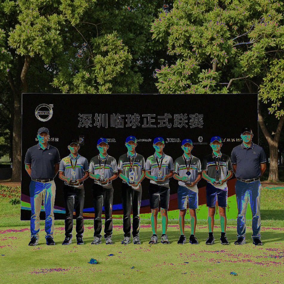 Gió làm bóng lăn trước cú chip: Hiểu đúng luật golf để không mất điểm oan