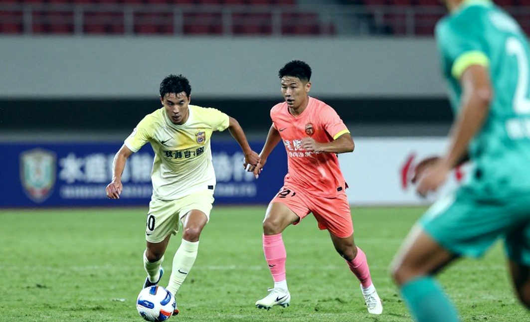 Nhịp đập Hàng Đẫy 2029: Phòng thay đồ Hà Nội FC và cuộc đua vô địch không tiếng hét
